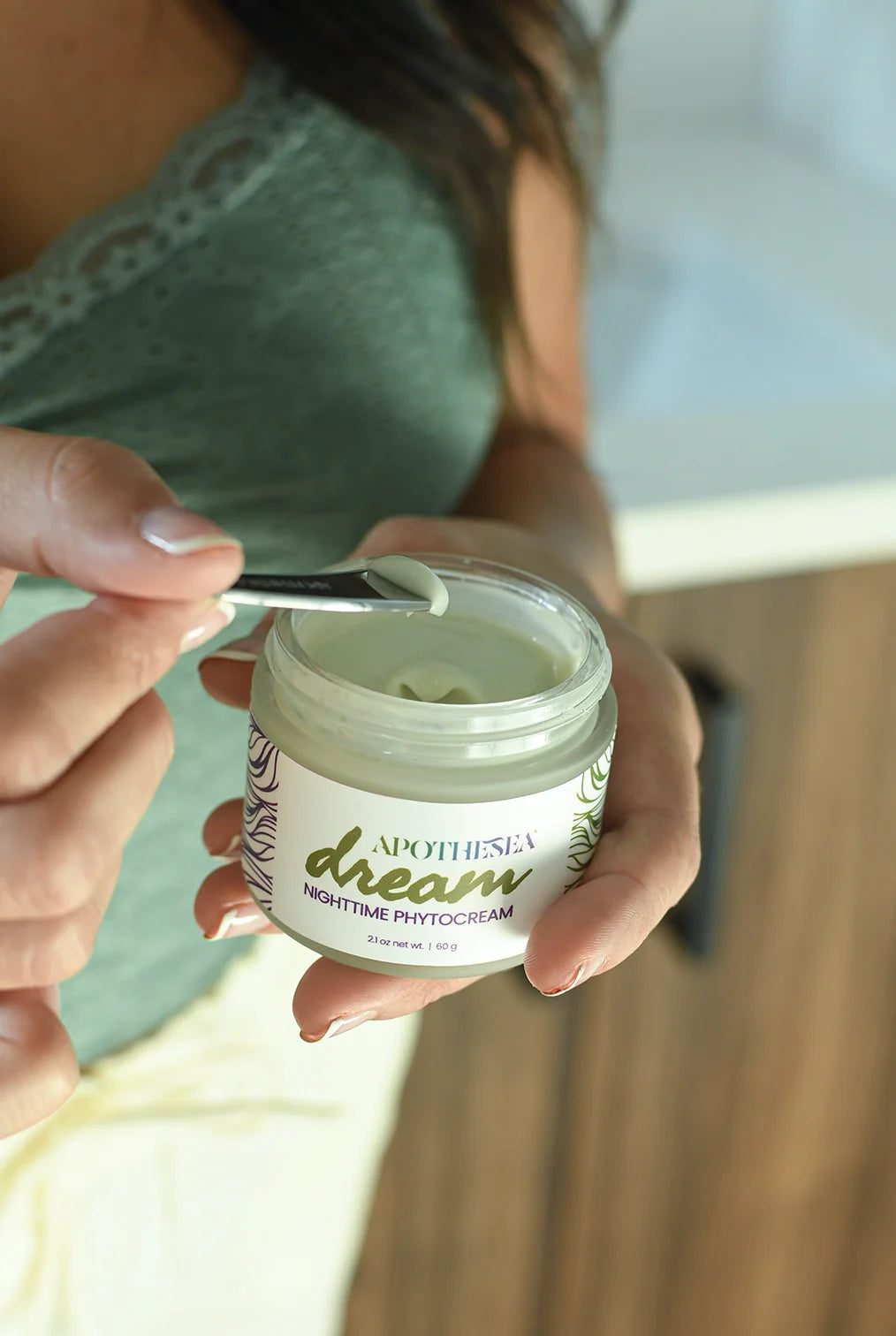 woman holding sv dream phytocream and scoop